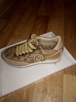 Кроссовки guess