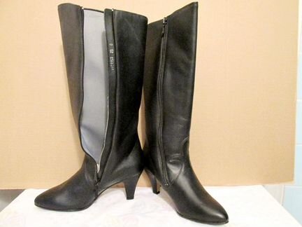 Продам новые женские сапоги (натуральн. кожа) 25/8