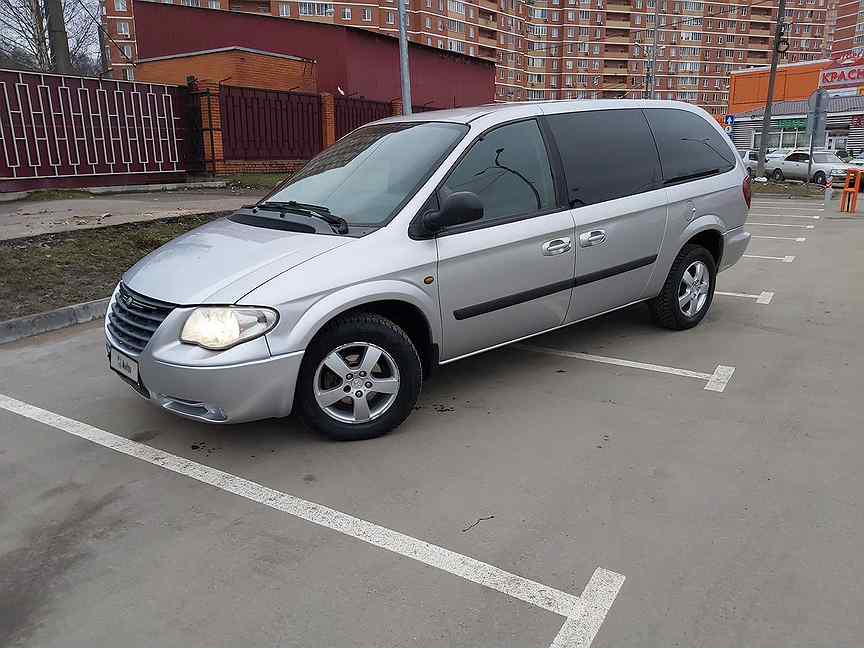 Крайслер вояджер 2005. Крайслер Гранд Вояджер 2006. Chrysler Voyager 2006 серебристый номер цвета. Крайслер Вояджер 2006 кресла в пол. Крайслер Вояджер 2006 года фото.