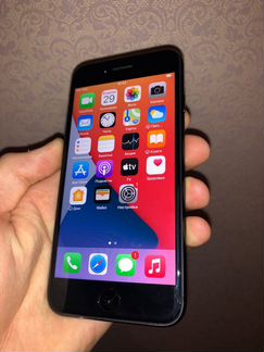 Телефон iPhone 8