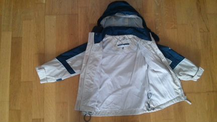 Ветровка с капюшоном