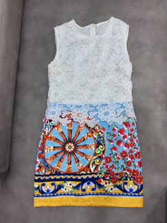 Дизайнерское платье с кружевом