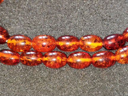 Бусы и брошь из янтаря