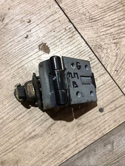 Петля двери передней правой верхняя Mercedes W463