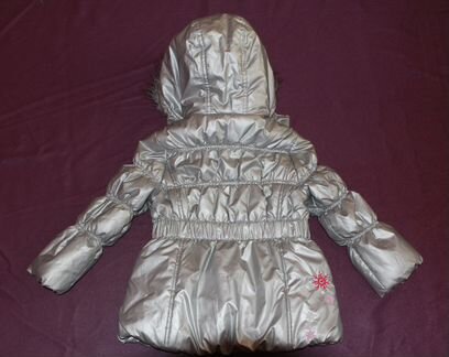 Нарядная демисезонная куртка фирмы 