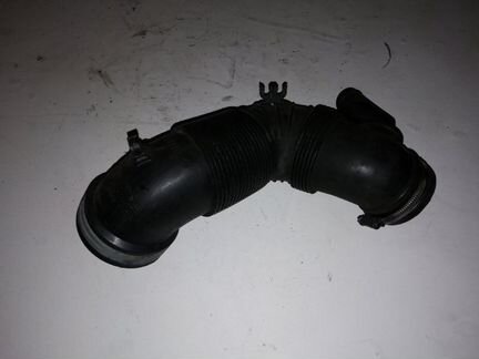 Патрубок воздушный Volkswagen Passat B6 2.0 TDI