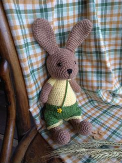 Заяц вязаный