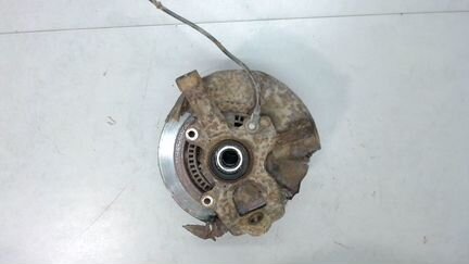 Ступица (кулак, цапфа) левая передняя Mitsubishi M