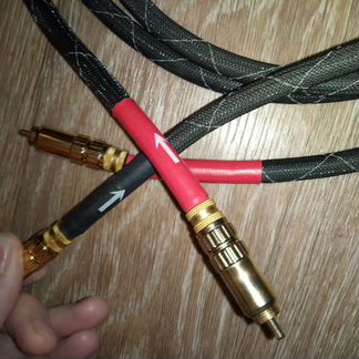Продаю кабель Luxmann RCA-RCA-2 метра.Позолоченный
