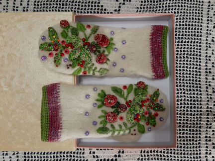 Зимние варежки из натуральной шерсти Лесные ягоды