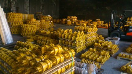 Каток опорный однобортный D355 (KM343B)