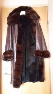 Кожанное пальто на меховом подкладе, отороченное н