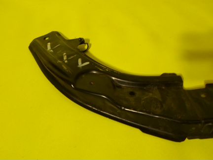 Накладка телевизора верхняя Мазда 3 BM 2013-15г