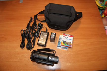 Видеокамера Sony FDR-AX33