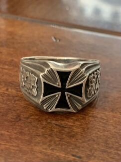 Серебряное кольцо с железным крестом
