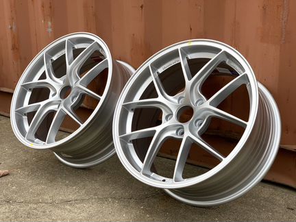 VLF10 18 8J +38 5x114,3 8,3kg Silver