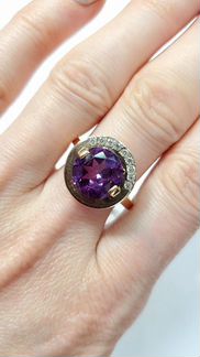 Золотое кольцо с александритом и фианитами. Новое