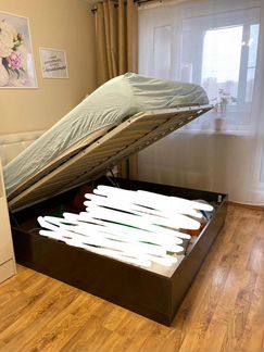 Кровать с подъемным механизмом