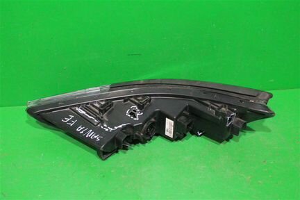 Фара правая Hyundai Santa Fe 4 2018