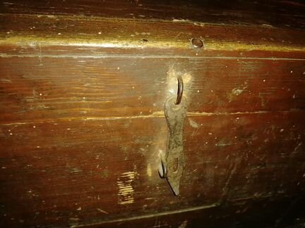 Сундук старинный прошлого века