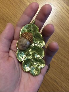 Брошь Желудь