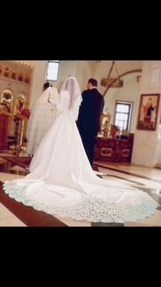 Свадебное платье с шлейфом