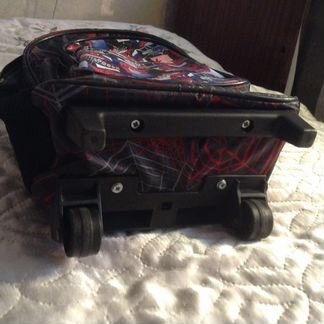 Рюкзак на колесиках