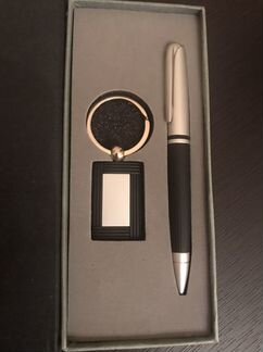 Ручка и брелок в подарочном наборе