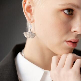 Серьги лунный камень