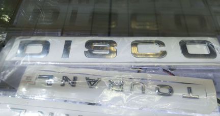 Шильдик Land Rover discovery