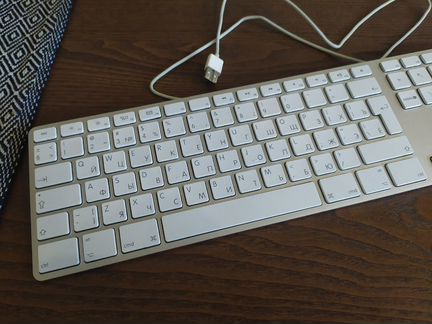 Полноразмерная клавиатура Apple A1243