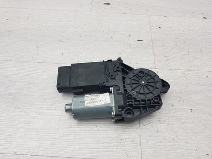 Моторчик стеклоподъемника передний правый Skoda