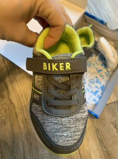 Кроссовки детские