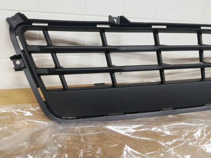 Решетка бампера передняя нижняя Chevrolet Camaro 5