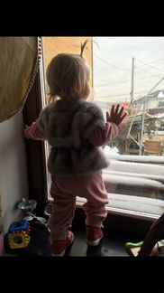 Меховая жилетка/ накидка Monnalisa