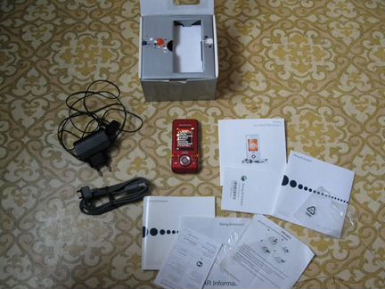 Телефон Sony Ericsson W580i