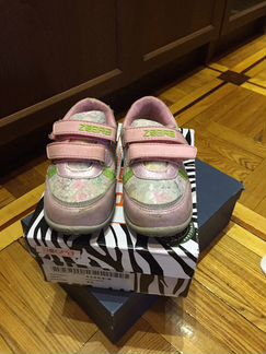 Кроссовки розовые размер 25