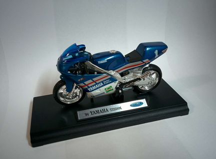 Модель welly 1:18 Yamaha TZ250M