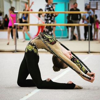 Продам купальник для художественной гимнастики б/у