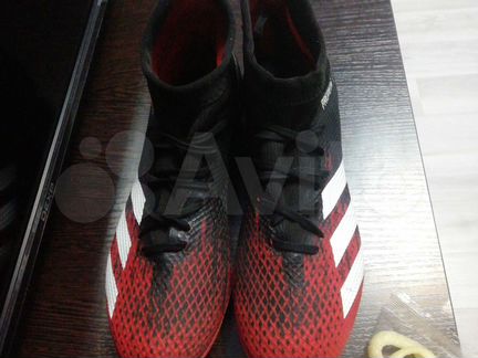 Футбольные бутсы adidas predator