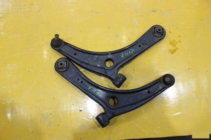 Рычаг подвески передний правый Mitsubishi Lancer