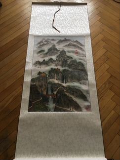 Картина из Китая на ткани новая, ручки из дерева