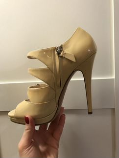 Бежевые туфли Casadei