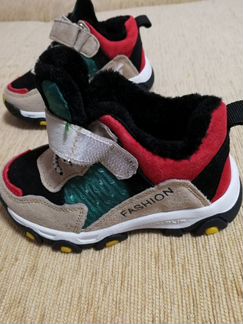 Кроссовки детские 22