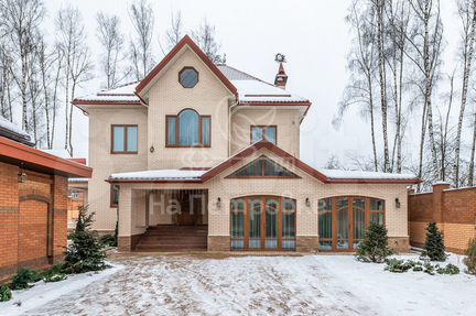 Коттедж 740 м² на участке 11.5 сот.