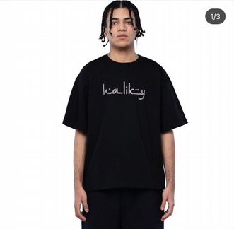 Haliky black swarovski arabig logo tee