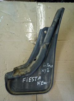 Брызговик задний левый Ford Fiesta CB1 hxjb 2012