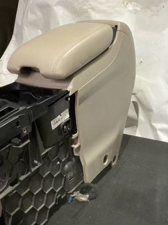 Подлокотник Cadillac SRX 2